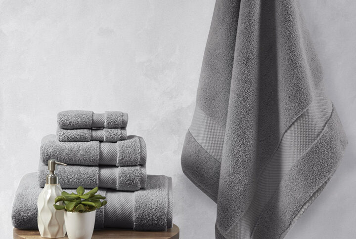 Our Madison Park Signature Splendor 1000 GSM 100% Cotton 6 Piece Towel Set provides a true luxurious addition to your bathroom essentials. This 100% cotton towel set features oversized bath towels with 1000gsm construction and 900gsm hand/wash towels that ensure a premium quality and heavy weight