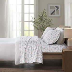 Keep warm and cozy with this ultra-soft cotton flannel sheet set