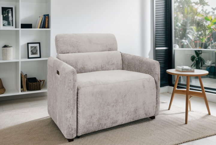 Indulge in comfort and design with the Chapel Hill Avery recliner. The modern shelter back