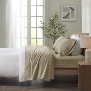 Keep warm and cozy with this ultra-soft cotton flannel sheet set