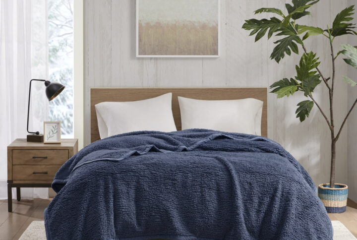 Stay warm through the night with the Woolrich Burlington berber blanket. The cozy soft berber blanket features a rich solid hue with a velvet binding to create a stylish transitional look. Machine washable for easy care