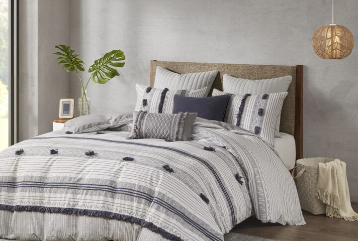 The INK+IVY Cody 3 Piece Cotton Duvet Cover Set brings a smart combination of texture and style to your bedroom. This 100% cotton duvet cover features a grey and navy striped print with pompom and trim details for a casual