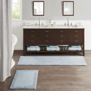 The Madison Park Signature Splendor 100% Cotton Tufted 3000 GSM Reversible Bath Rug brings incredible comfort and softness to your bathroom decor. This 100% cotton bath rug features a superior tufted top construction in a heavy 3000gsm weight