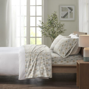 Keep warm and cozy with this ultra-soft cotton flannel sheet set