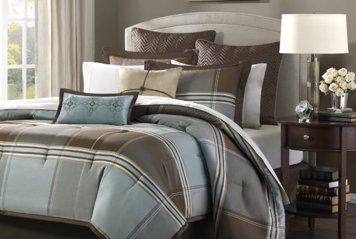 For an updated classic color block bedding collection