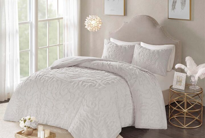 The Madison Park Laetitia Tufted Cotton Chenille Medallion Comforter Set provides an alluring shabby chic update to your bedroom. This globally inspired comforter features a 100% cotton face and reverse with a tufted chenille medallion centered on top of the bed. The 2 matching shams (1 in Twin/Twin XL) coordinate with the cotton comforter to complete the boho look. Perfect for all season use