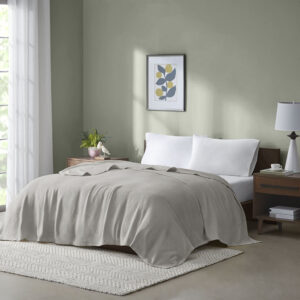 The Freshspun blanket features a classic basket weave pattern. Made from high quality first pick upland cotton