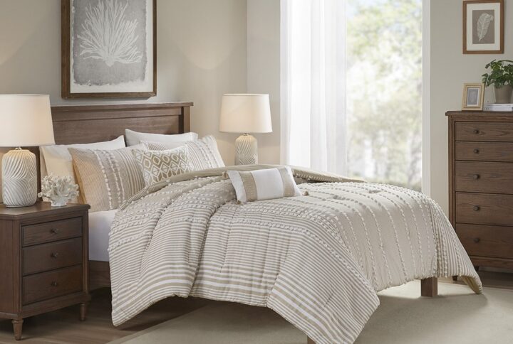 Update your bedroom with the casual beauty of the Harbor House Anslee Cotton Yarn Dyed 3 Piece Comforter Set. Oversized and overfilled