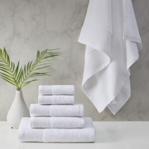 Refresh your bathroom with the luxurious and eco-friendly Beautyrest Nuage Tri Blend Antimicrobial 6 Piece Towel Set. This 600gsm premium quality towel set has a natural sheen and a soft