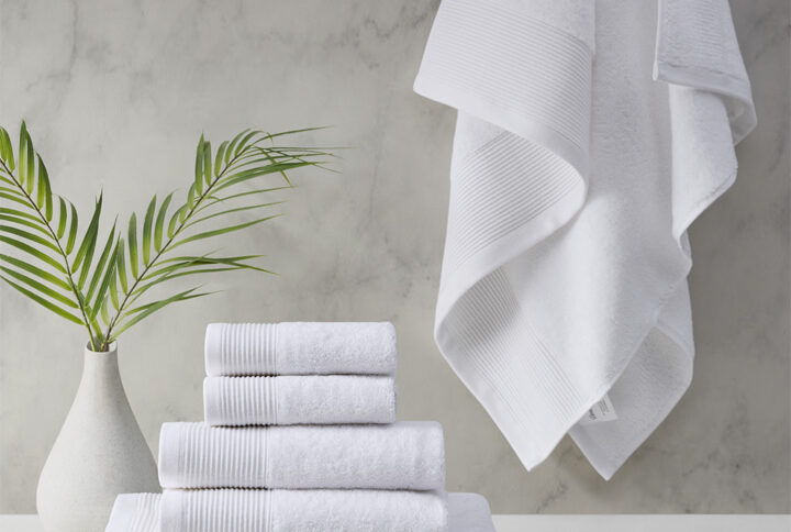 Refresh your bathroom with the luxurious and eco-friendly Beautyrest Nuage Tri Blend Antimicrobial 6 Piece Towel Set. This 600gsm premium quality towel set has a natural sheen and a soft