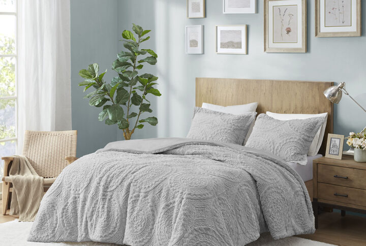 Transform your bedroom with the elegant style of Madison Park’s Arya Embroidered Medallion Faux Fur Ultra Plush Comforter Mini Set. The rich grey comforter and matching sham feature an embroidered medallion design on the ultra-soft plush fabric. Machine washable for easy care