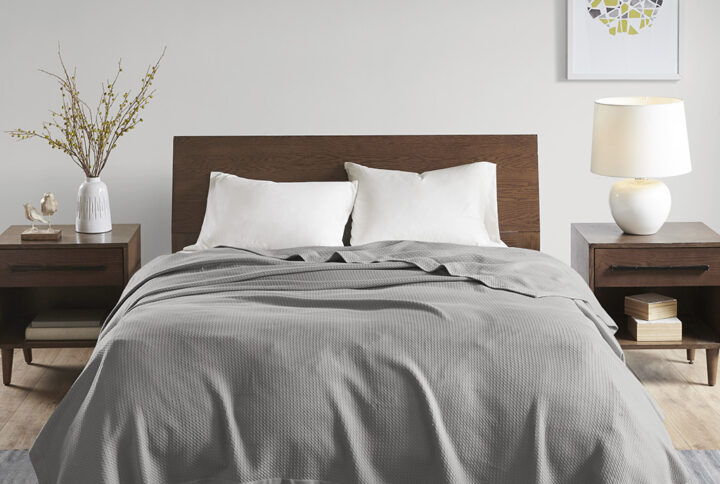 Wrap yourself up in the luxurious comfort of the Madison Park Egyptian Cotton Blanket. This ultra-soft grey blanket in made from 100% certified Egyptian cotton that features reduced shrinkage