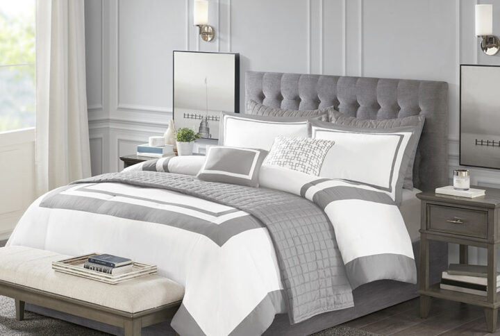 This Heritage hotel bedding collection includes a comforter and quilt that both come with matching shams to complete a luxurious layered look. The soft comforter and shams showcase a bold border on a white ground with a solid white reverse