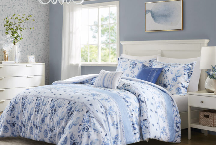 Create a dreamy vintage bedroom with this beautiful floral and striped comforter set.  The coordinating shams (1 in Twin/Twin XL) pair perfectly with the comforter