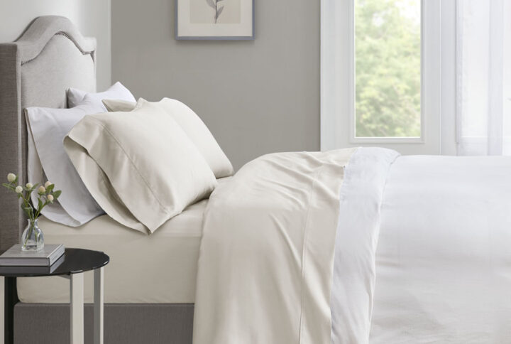 The Beautyrest 700 Thread Count sheet set provides a clean and comfortable update to your bed. This deep pocket sheet set is made with a triple blend weave of cotton