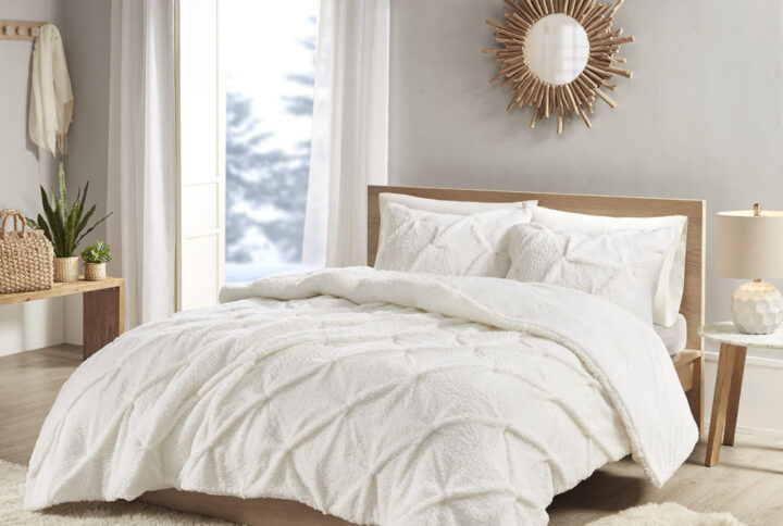 Get cozy in the True North by Sleep Philosophy Addison Pintuck Sherpa Down Alternative Comforter Set. The ivory comforter features a cozy pintucked sherpa on the face that reverses to a soft microlight reverse