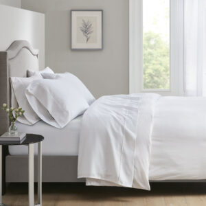 The Beautyrest 700 Thread Count sheet set provides a clean and comfortable update to your bed. This deep pocket sheet set is made with a triple blend weave of cotton