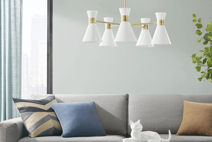 The INK+IVY Ezra 5-Light Metal Chandelier offers a unique and eye-catching mid-century update to your kitchen or dining room. Flaunting an antique brass finish