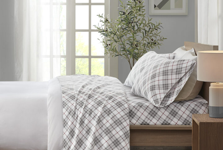 Keep warm and cozy with this ultra-soft cotton flannel sheet set