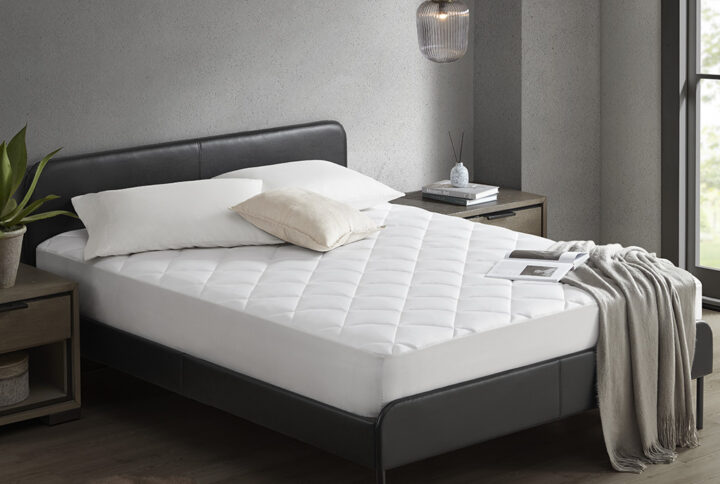 Introducing our Cooling Touch Down Alternative Mattress Pad—a luxurious blend of comfort and innovation designed to elevate your sleep experience. Overfilled for enhanced comfort and crafted from a premium nylon blend jersey knit