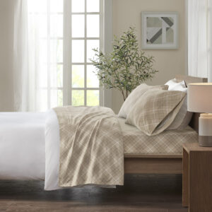 Keep warm and cozy with this ultra-soft cotton flannel sheet set