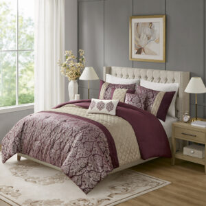 This traditional jacquard comforter set features embroidered mink