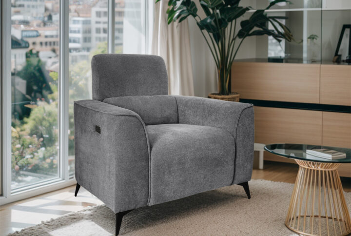 Experience the utmost comfort of a traditional recliner with the Chapel Hill Madison power recliner. Enjoy how the power recliner offers relaxation with a slightly elevated seat and backrest