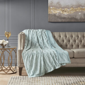 The Madison Park Zuri oversized throw features a luxuriously soft faux fur and reverses to a solid faux mink. This faux fur throw is the perfect modern update and adds a glamorous accent to your home. This throw is machine washable for easy care and OEKO-TEX certified