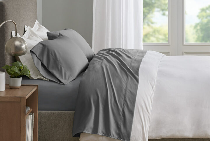 Keep cool and comfortable throughout the night with the Sleep Philosophy Smart Cool Microfiber Sheet Set. This solid sheet set features the Cool Max proprietary blend fabric that wicks away moisture