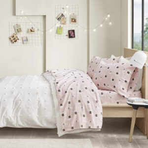 This warm cotton flannel sheet set features a fun novelty print to create a cute look with a comfortable feel. These sheets are also OEKO-TEX certified