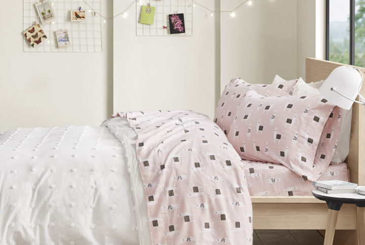 This warm cotton flannel sheet set features a fun novelty print to create a cute look with a comfortable feel. These sheets are also OEKO-TEX certified