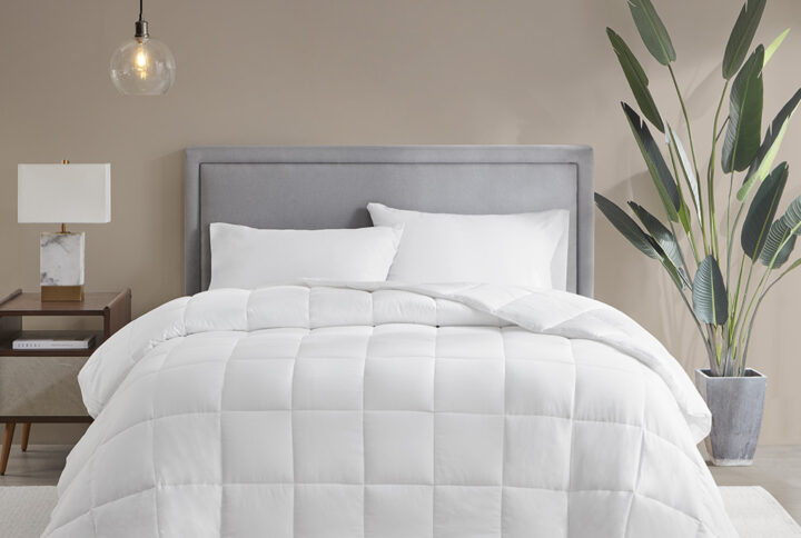 The Sleep Philosophy® down alternative comforter collection features 3M™ Thinsulate™ Featherless Insulation-600 Fill Power