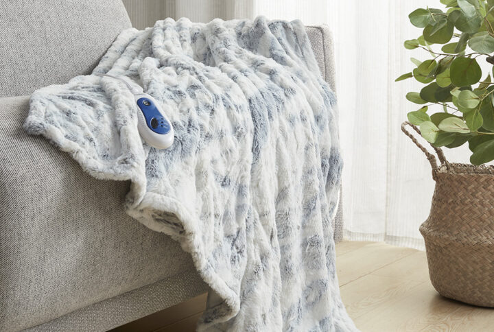 Our heated throw utilizes state of the art Secure Comfort heated technology that adjusts the temperature of your throw based on overall temperature