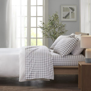 Keep warm and cozy with this ultra-soft cotton flannel sheet set