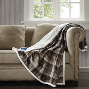 The Woolrich heated throw utilizes state of the art Secure Comfort heated technology that adjusts the temperature of your throw based on overall temperature