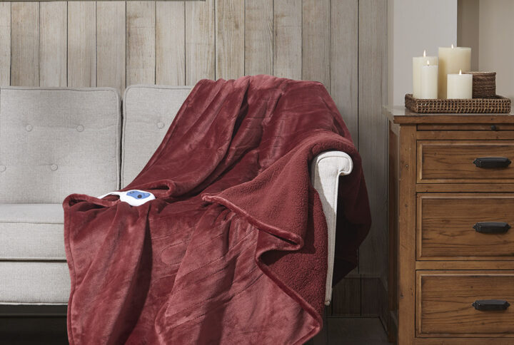 Immerse yourself in comfort in the Woolrich Heated plush to berber throw. This heated throw utilizes state of the art Secure Comfort heated technology featuring 3 heat settings that adjusts the temperature of your blanket based on overall temperature