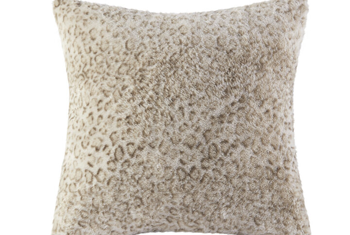 The Madison Park Zuri faux fur square pillow is the perfect combination of style and simplicity. It can be used in any room for a sophisticated update. Reverses to an ultra soft solid lux micro fur.