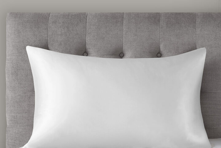 Add a touch of elegance to your bedding set with the Madison Park Silk Single Pillowcase. Made from 6A grade 25 momme