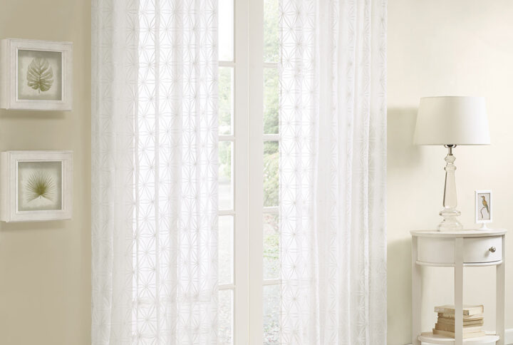 Madison Park’s Gemma Sheer Embroidered Window Curtain is the perfect combination of simplicity and elegance. This window curtain features intricate embroidery of a floral geometric design