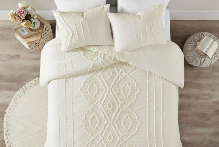 Bring a cozy shabby chic style to your bedroom with the Madison Park Margot 3 Piece Cotton Duvet Cover Set. This 100% cotton duvet cover flaunts a chenille and embroidered geometric pattern on the off white fabric