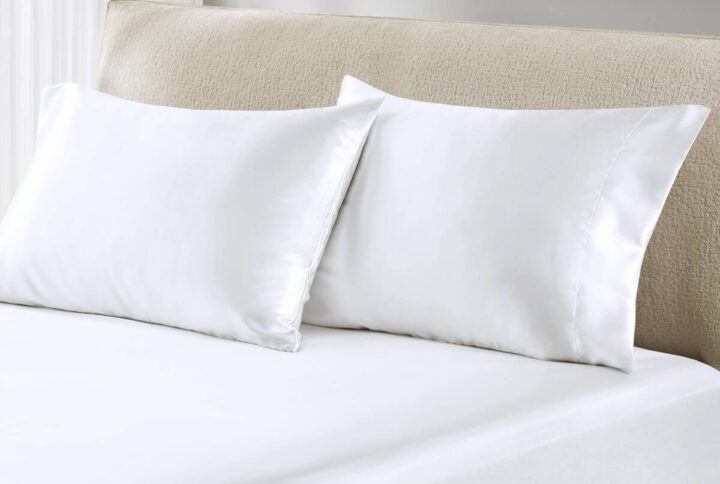 Fall asleep in smooth and luxurious comfort with our wrinkle-free satin pillowcases. These satin pillowcases are gentle on your skin and hair