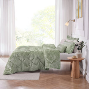 green duvet cover features a quilted diamond top that adds dimension to the glamorous look. Matching shams (1 for Twin/Twin XL Sizes) coordinate with the velvet duvet cover