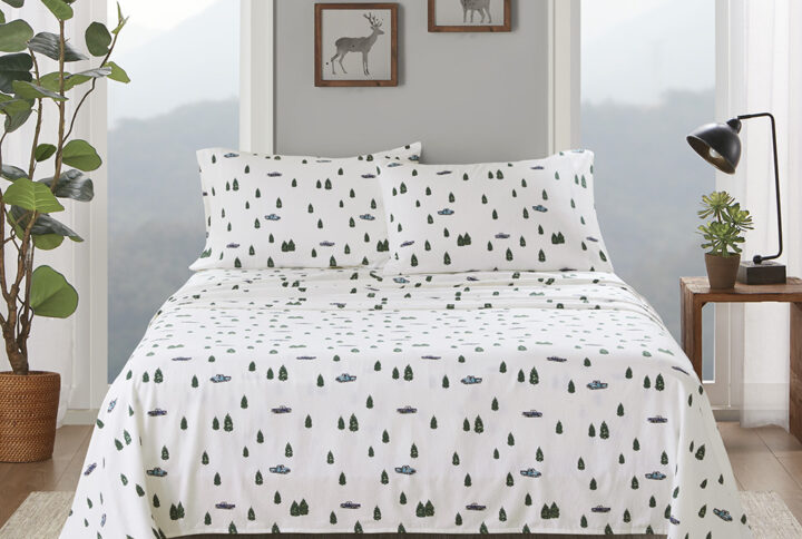 Stay warm and cozy through the night with this incredibly soft cotton flannel sheet set. Featuring fun novelty and classic prints