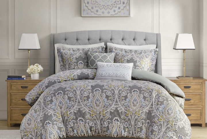 The Harbor House Hallie 5 Piece Cotton Duvet Cover Set introduces an elegant and traditional allure to your bedroom décor. Flaunting a beautiful damask pattern in grey hues with hints of blue and yellow