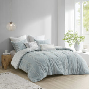 The INK+IVY Kara Cotton Jacquard Comforter Mini Set offers an eye-catching update to your bedroom decor. This comforter features a cotton jacquard stripe design on the face with an Aqua diamond print on the Ivory reverse. The comforter also has a clean