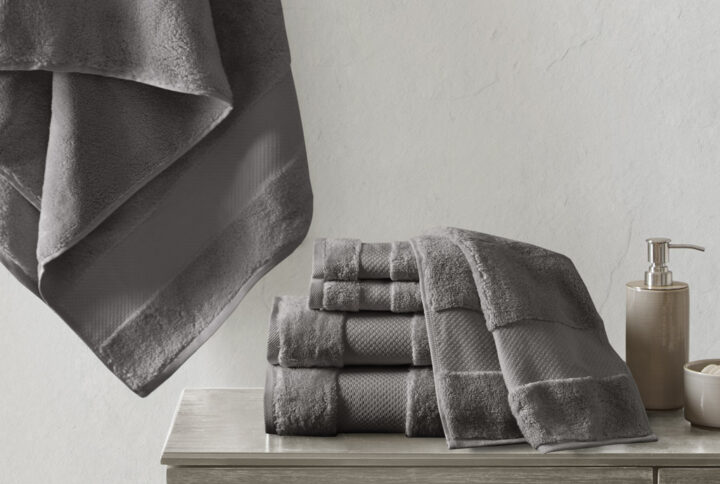 Elevate your bathroom decor with the luxuriously soft and indulgent comfort of our Madison Park Turkish cotton bath towel set. MADE IN TURKEY. These oversized cotton towels are made from smooth low-twist yarns with 600gsm weight