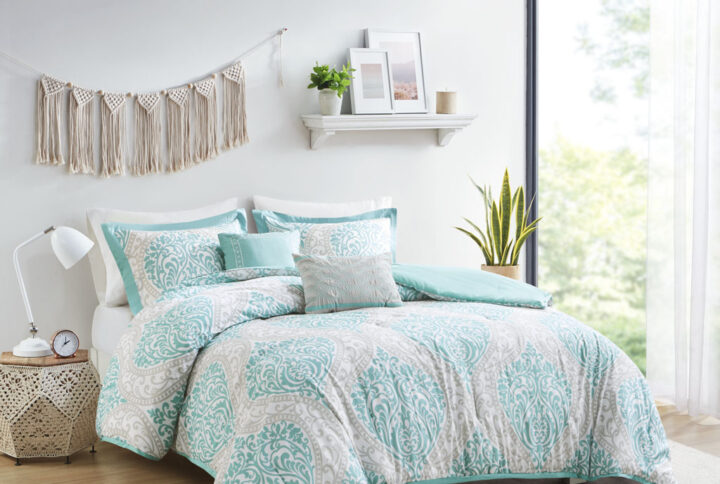 Make a statement in your bedroom with Intelligent Design’s Senna Comforter Set. Flaunting a large damask print