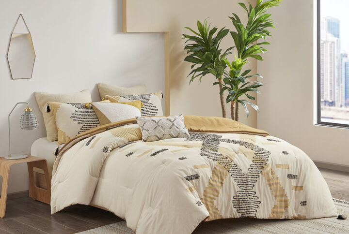 The INK+IVY Arizona 3 Piece Cotton Comforter Set offers a shabby chic update to your bedroom. This 100% cotton comforter features a yellow and grey geometric print with twisted yarn embroidery