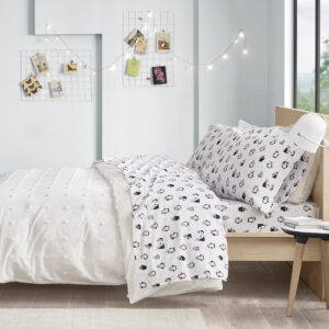 This warm cotton flannel sheet set features a fun novelty print to create a cute look with a comfortable feel. These sheets are also OEKO-TEX certified