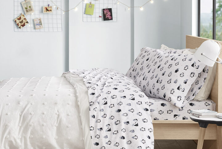 This warm cotton flannel sheet set features a fun novelty print to create a cute look with a comfortable feel. These sheets are also OEKO-TEX certified